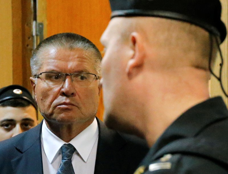 © Reuters. Russian Economy Minister Ulyukayev arrives for court hearing in Moscow