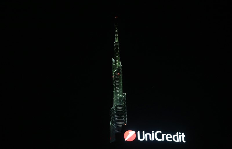 © Reuters. The Unicredit bank logo is seen on top of the headquader at the Porta Nuova district downtown Milan