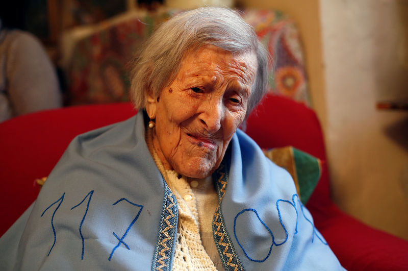 © Reuters. Italiana Emma Morano durante comemoração do seu aniversário de 117 anos, em Verbania, no norte de Itália