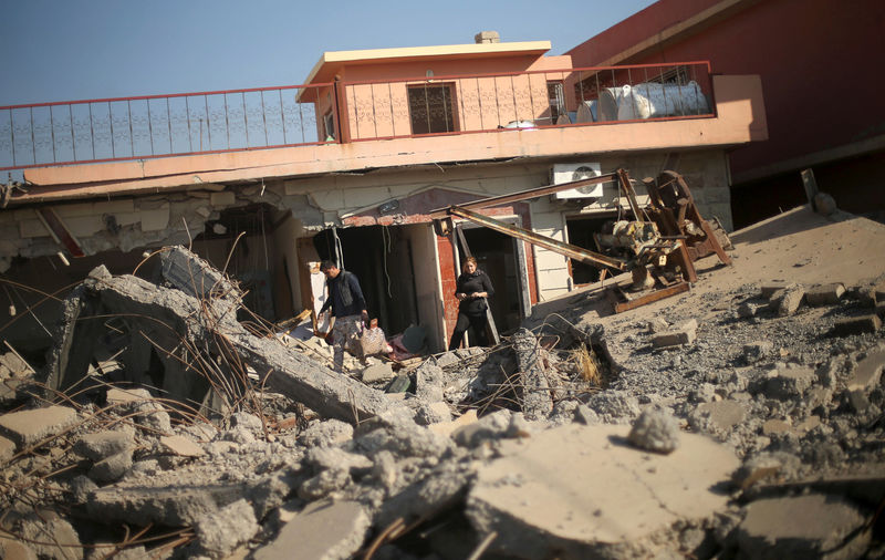 © Reuters. Casa destruída em Bashiqa, a norte de Mosul