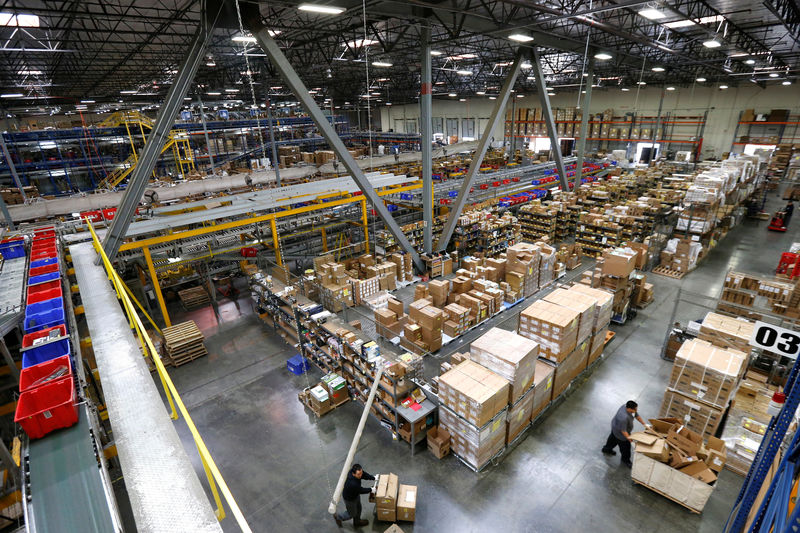 © Reuters. An interior of the Newegg warehouse on Cyber Monday in City of Industry