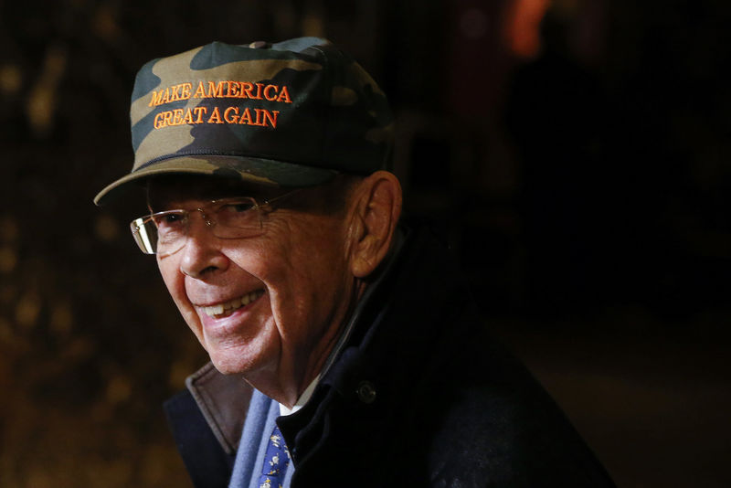 © Reuters. Billionaire investor Wilbur Ross departs Trump Tower after a meeting with U.S. President-elect Donald Trump in New York