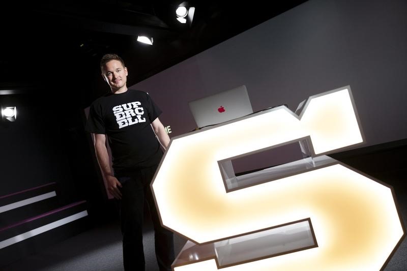 © Reuters. Finnish game company Supercell Co-Founder and CEO Ilkka Paananen poses while meeting with the press in the company's headquarters in Helsinki