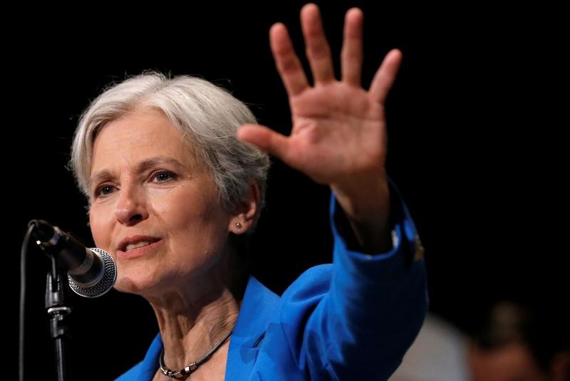 © Reuters. Green Party presidential candidate Jill Stein speaks at a campaign rally in Chicago