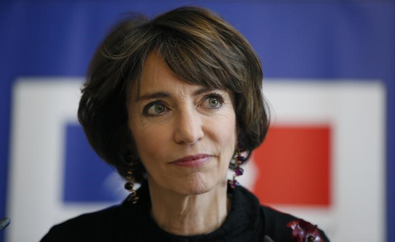 © Reuters. TOURAINE DÉNONCE UN "CLIMAT CULPABILISATEUR" SUR L'IVG