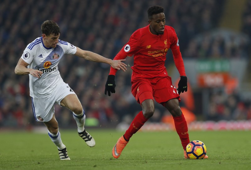 © Reuters. Liverpool's Divock Origi in action with Sunderland's Billy Jones