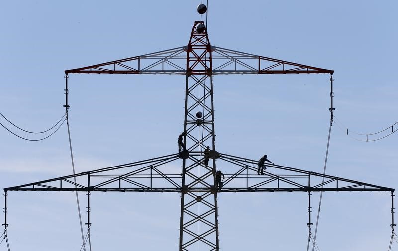 © Reuters. La UE presenta una reforma del mercado eléctrico con objetivos de eficiencia