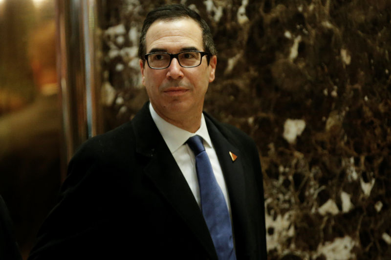 © Reuters. Steven Mnuchin, the Trump campaign's finance director, arrives at U.S. President-elect Donald Trump's Trump Tower in New York