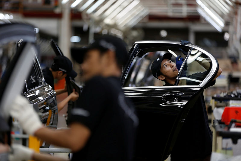 © Reuters. Workers put together doors for a locally assembled new BMW 7 Series on the production line at a Gaya Motor assembly plant in Jakarta