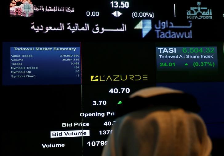 © Reuters. النفط يدعم بورصات الخليج والسعودية تسجل أعلى مستوى في عام ومصر تصعد