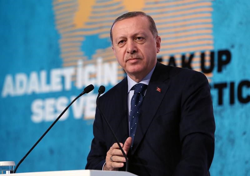 © Reuters. Turkish President Erdogan speaks during a conference in Istanbul