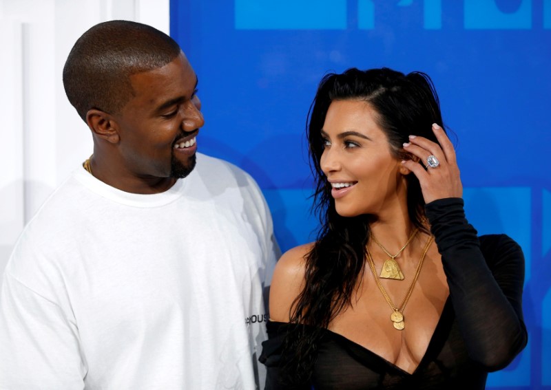 © Reuters. Kim Kardashian e Kanye West no MTV Video Music Awards em Nova York