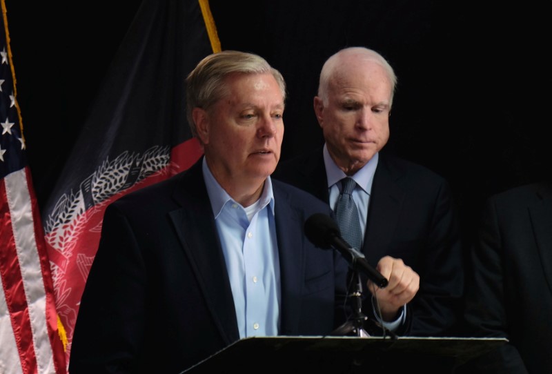 © Reuters. U.S. Senator Lindsey Graham speaks to reporters in Kabul, Afghanistan