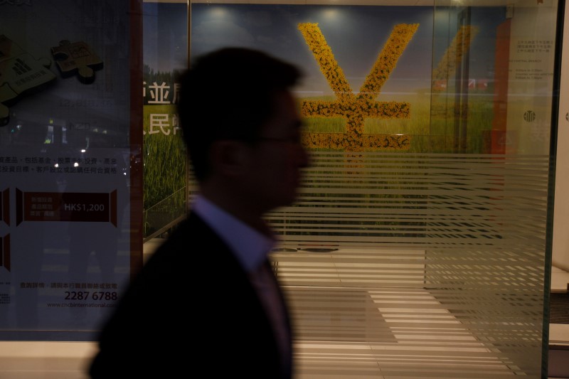 © Reuters. A Chinese yuan currency sign is illustrated inside a bank in Hong Kong