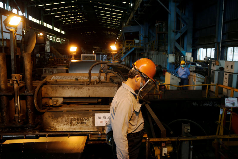 © Reuters. A worker walks inside the China Steel Corporation factory in Kaohsiung