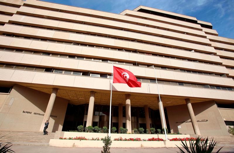 © Reuters. المركزي التونسي يبقي سعر الفائدة الأساسي دون تغيير عند 4.25%