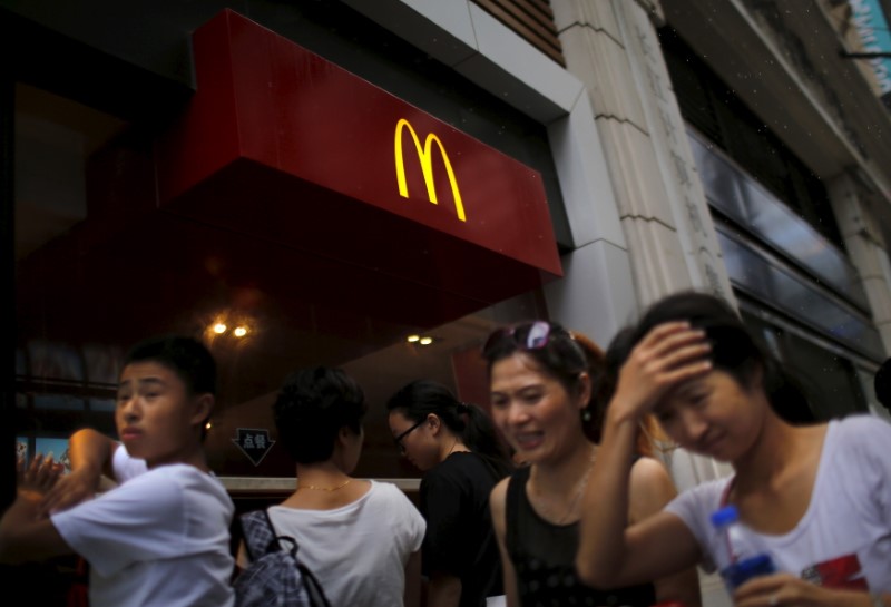 © Reuters. People walk by a McDonald's store in downtown Shanghai