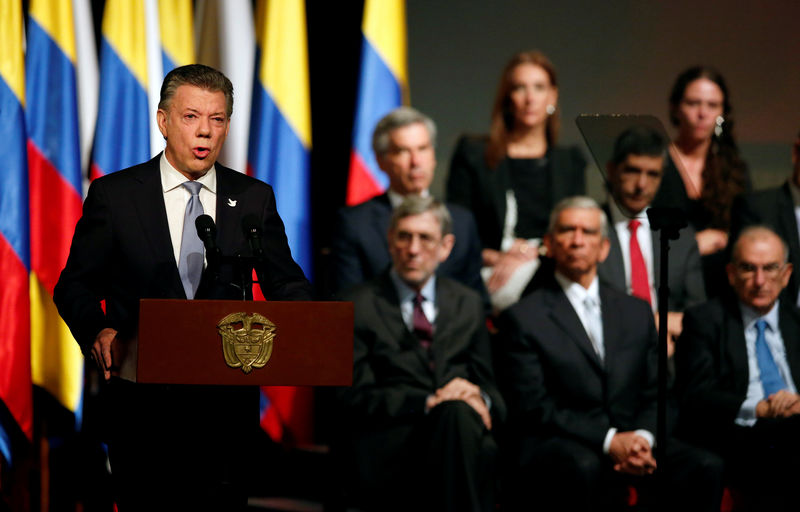 © Reuters. Colombia's President Juan Manuel Santos gives his speech after signing a new peace accord in Bogota