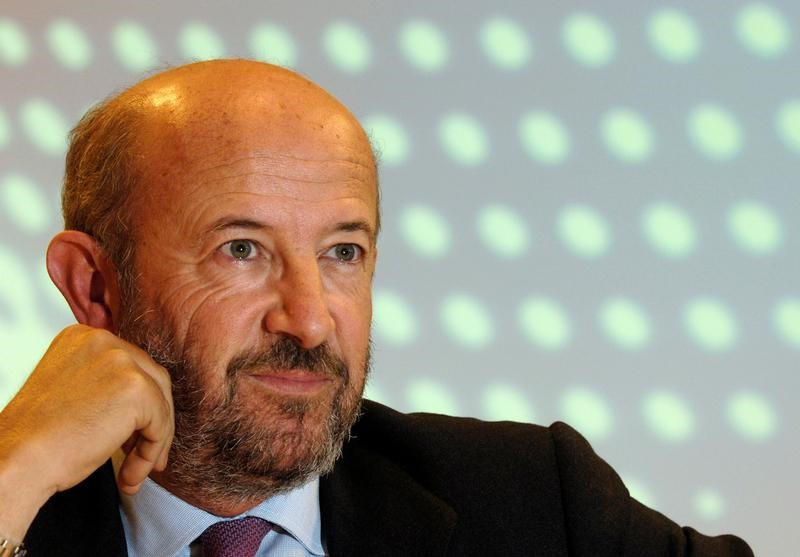 © Reuters. Banco Popular nombrará a Emilio Saracho como nuevo presidente; remonta en bolsa