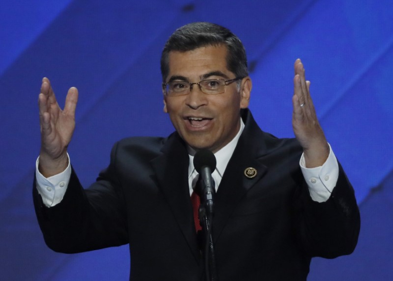 © Reuters. Representative Xavier Becerra speaks on the final night of the Democratic National Convention in Philadelphia
