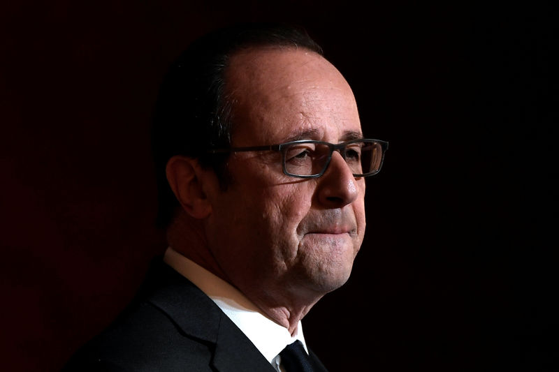 © Reuters. HOLLANDE RENONCE À SE PRÉSENTER À LA PRÉSIDENTIELLE