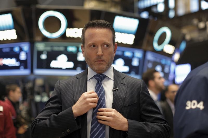 © Reuters. Saunders prepares to give an interview on the floor of the NYSE