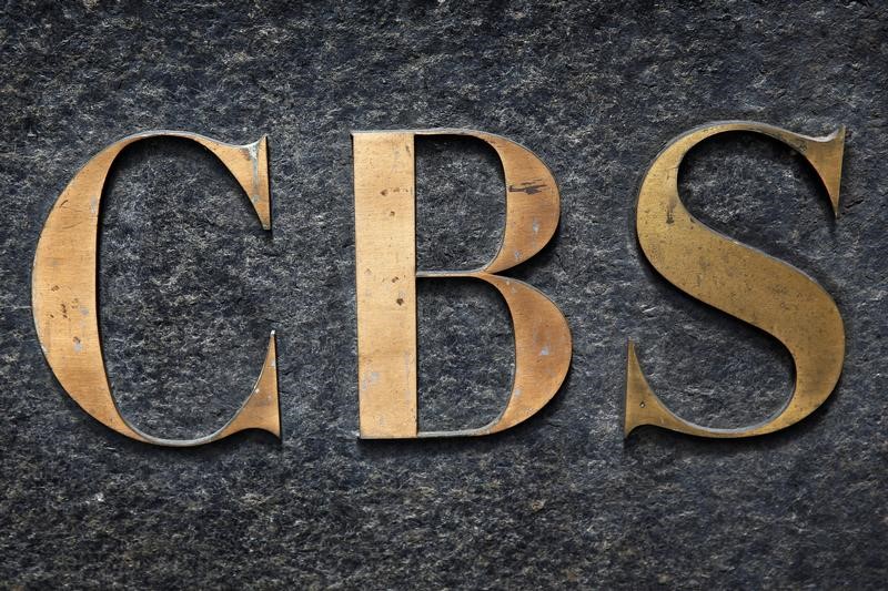 © Reuters. The CBS television network logo is seen outside their offices on 6th avenue in New York