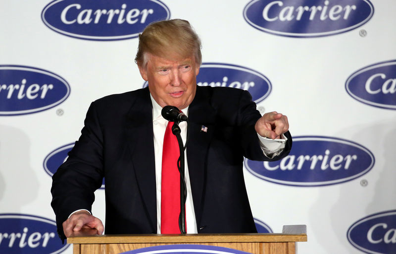 © Reuters. U.S. President-Elect Donald Trump speaks at event at Carrier HVAC plant in Indianapolis