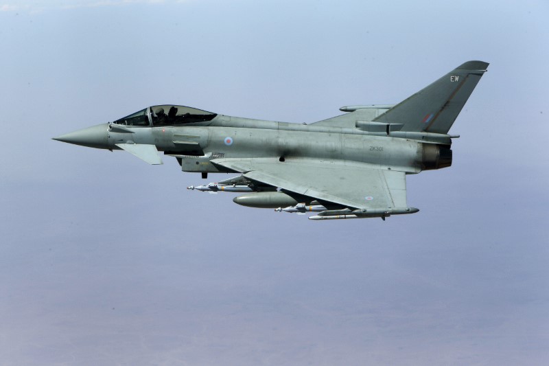 © Reuters. A Royal Air Force Typhoon aircraft in flight during a mission over central Iraq