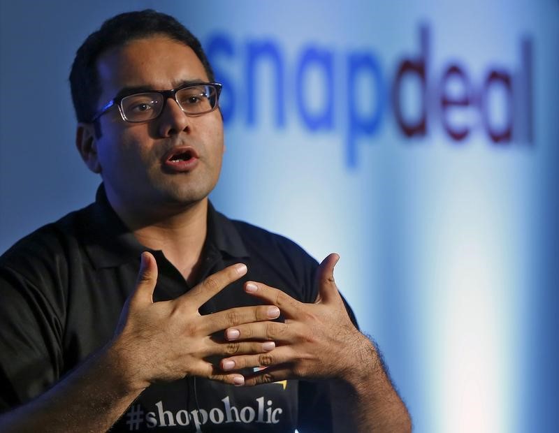 © Reuters. Bahl, co-founder of Indian online marketplace Snapdeal, gestures as he addresses the media during news conference in New Delhi