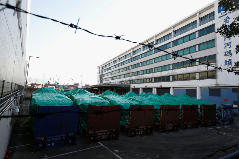 © Reuters. File photo of armored troop carriers, belonging to Singapore, detained at a cargo terminal in Hong Kong