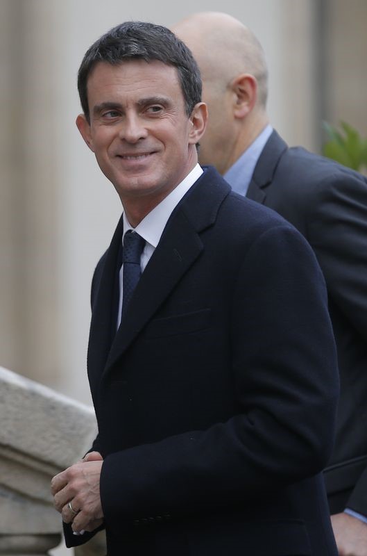 © Reuters. استطلاع: ناخبو فرنسا يريدون فوز فالس بترشيح الحزب الاشتراكي للرئاسة