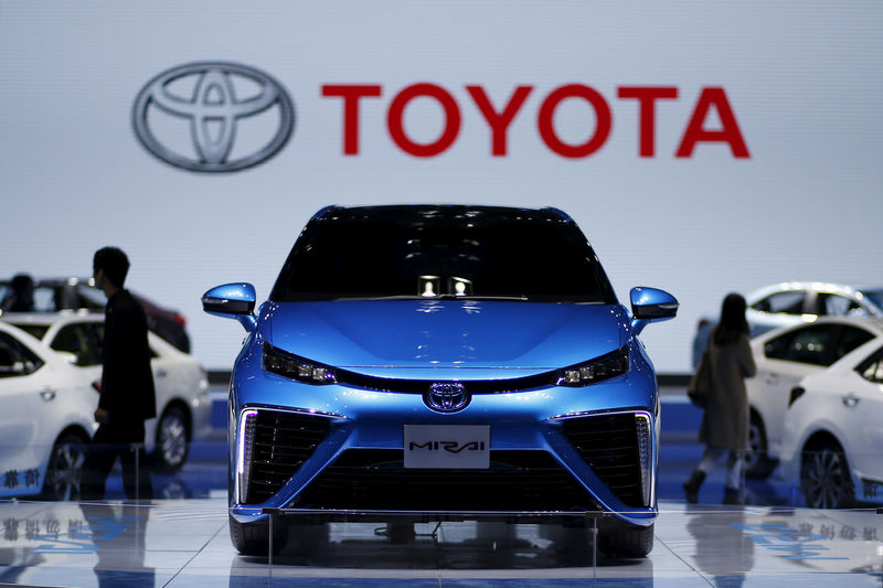 © Reuters. A Toyota Mirai car is seen during a presentation at the 16th Shanghai International Automobile Industry Exhibition in Shanghai