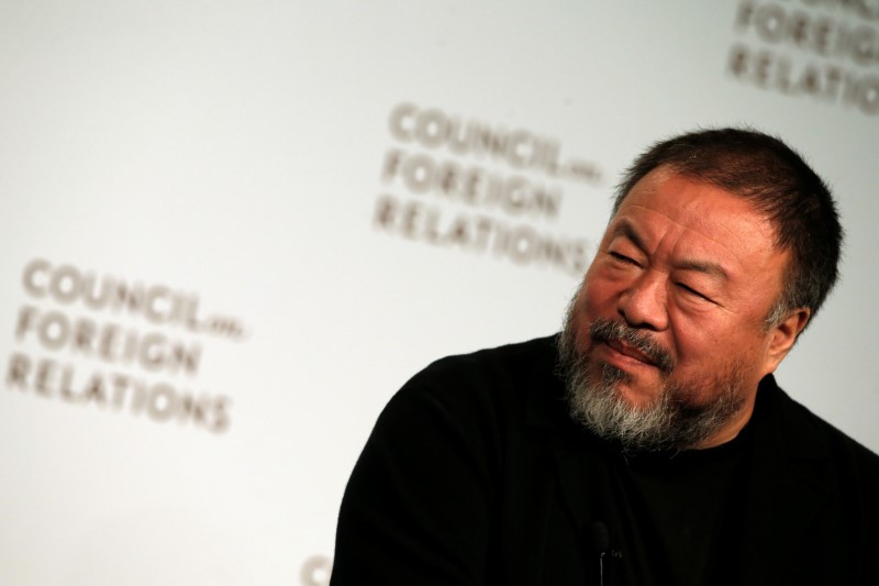 © Reuters. Chinese artist and dissident Ai Weiwei speaks at the Council on Foreign Relations in New York