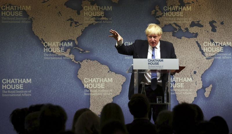 © Reuters. Britain's Foreign Secretary Boris Johnson delivers a speech at Chatham House in London,