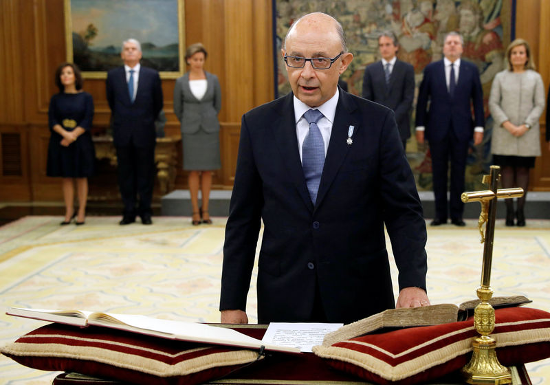 © Reuters. España aplica medidas fiscales por 7.500 millones para cumplir con el déficit