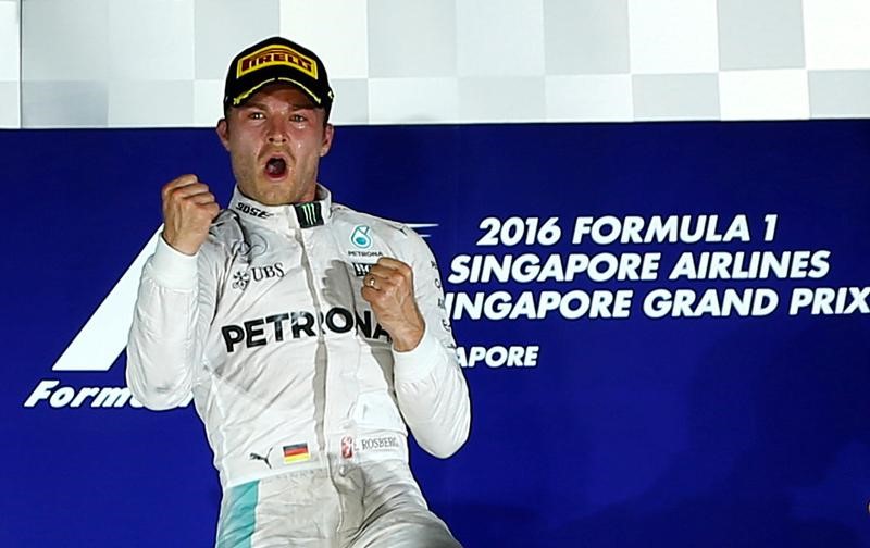 © Reuters. Nico Rosberg sorprende al mundo al anunciar su retirada de la Fórmula Uno