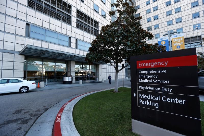 © Reuters. Exterior of view of the Ronald Reagan UCLA Medical Center in Los Angeles where singer Kanye West has reportedly been hospitalized, California U.S.