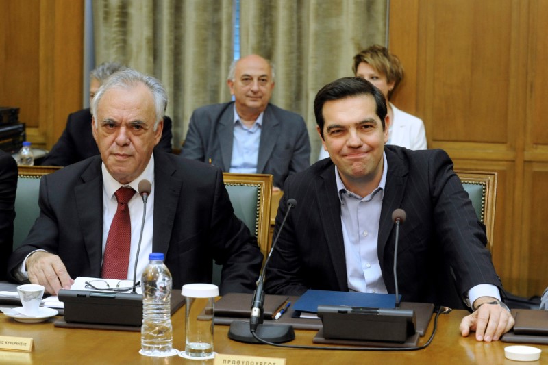 © Reuters. Tsipras and Dragasakis attend the meeting of the cabinet in the parliament building in Athens