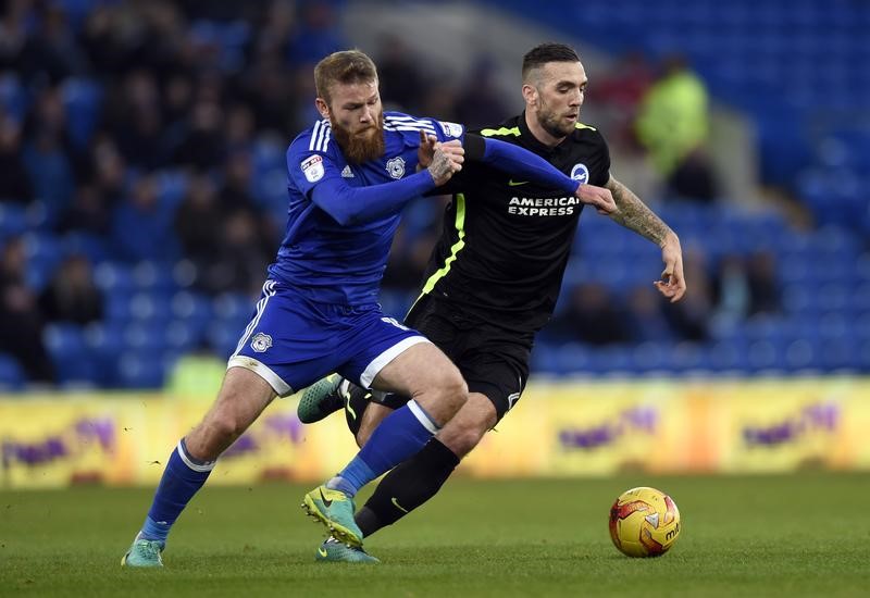 © Reuters. Cardiff City's Aron Gunnarsson in action with with Brighton and Hove Albion's Shane Duffy