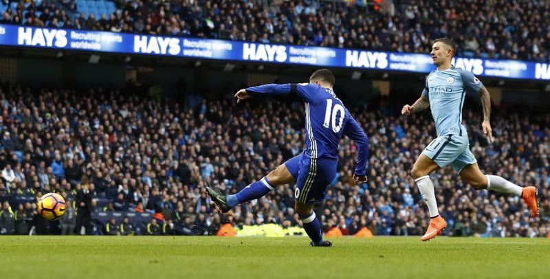 © Reuters. Chelsea's Eden Hazard scores their third goal