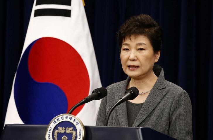© Reuters. South Korean President Park Geun-Hye speaks during an address to the nation, at the presidential Blue House in Seoul