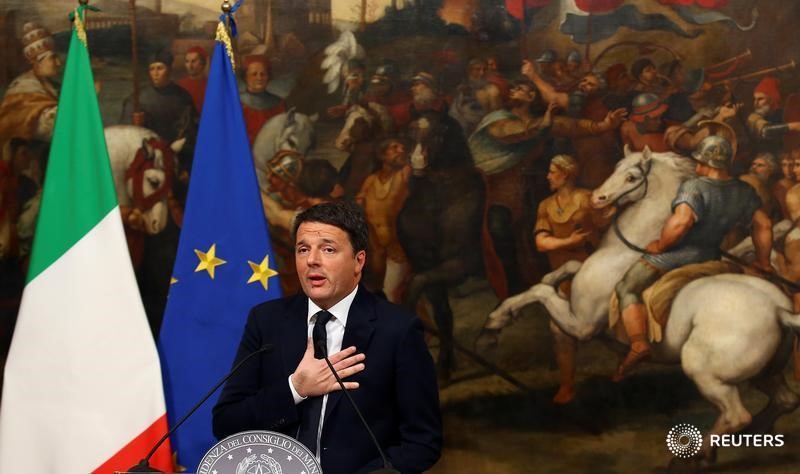 © Reuters. Renzi promete dimitir tras la aplastante derrota en el referéndum italiano
