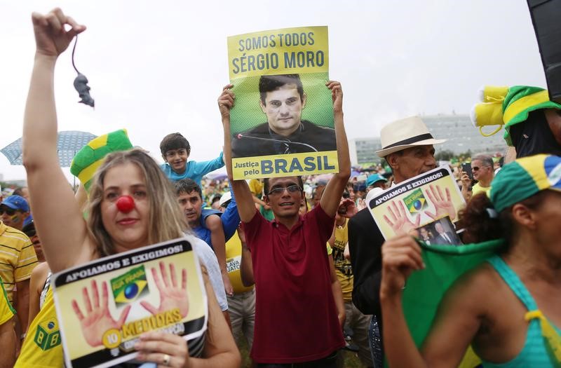 © Reuters. Los brasileños claman contra la corrupción