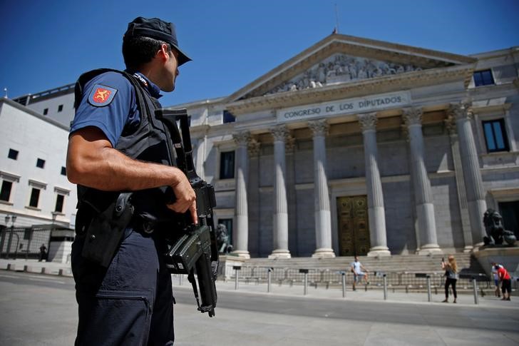 © Reuters. La Guardia Civil detiene a 30 personas por adquisición y venta de armas de fuego