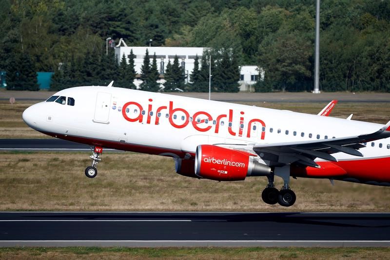 © Reuters. German carrier Air Berlin's aircraft is pictured at Tegel airport in Berlin