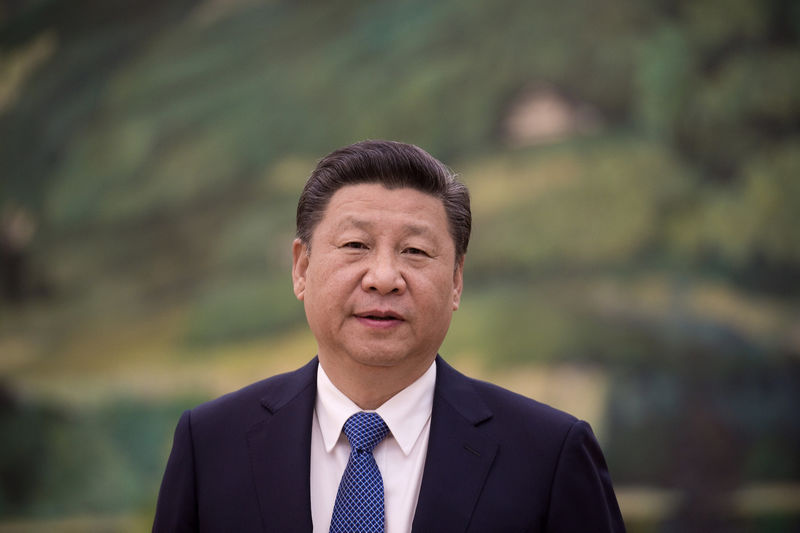 © Reuters. China's President Xi Jinping looks on before meeting with former U.S. Secretary of State Henry Kissinger at the Great Halll of the People in Beijing