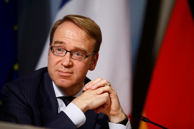 © Reuters. Central Bank (Bundesbank) Chief Weidmann attends a press conference after the Franco-German Financial Council meeting in Berlin