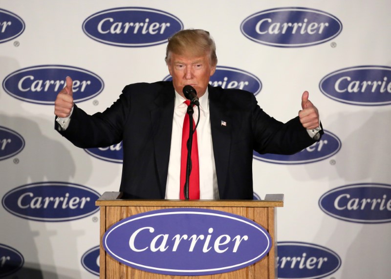 © Reuters. U.S. President-Elect Donald Trump speaks at an event at Carrier HVAC plant in Indianapolis