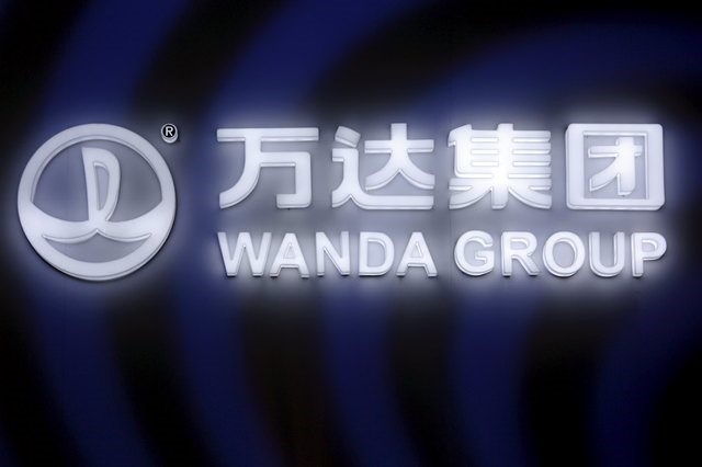 © Reuters. A sign of Dalian Wanda Group in China glows during an event announcing strategic partnership between Wanda Group and FIFA in Beijing